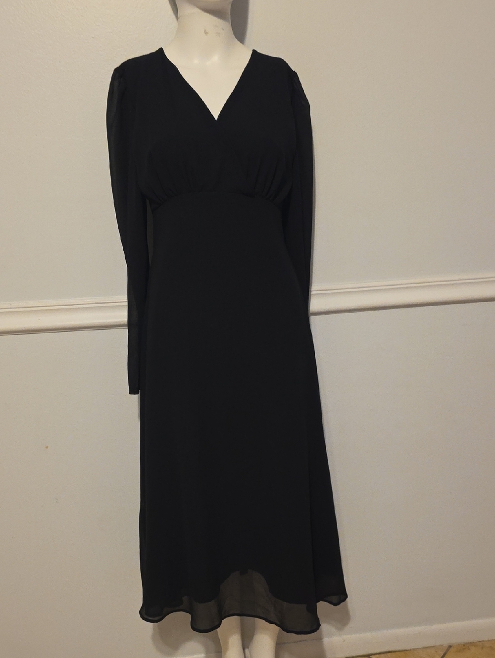 SHEIN Black V-Neck Long Sleeve Midi Dress